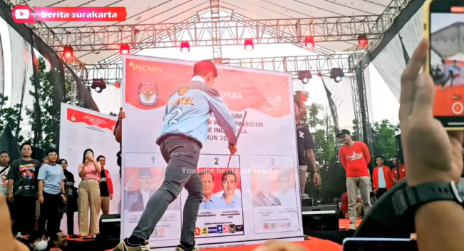 Kampanye Kaesang di Kandang Banteng: Nek Kesel Karo Mas Gibran, Coblos Raine