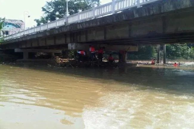 Bau Menyengat Mirip Gas Bocor di Kali Bekasi, BPBD Cek Limbah dan Telusuri Penyebabnya