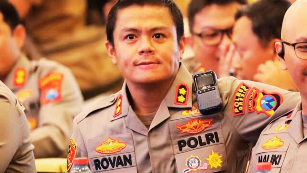 Biodata dan Agama AKBP Rovan Mahenu, Kapolres Gresik yang Tangkap Pembuat Go Matel R4
