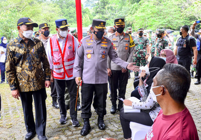 Kapolri Minta Wilayah Berpacu Kejar Target 70 Persen Vaksinasi