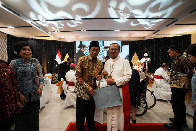 Menag bersama dengan Uskup Agung Jakarta. (kemenag.go.id)