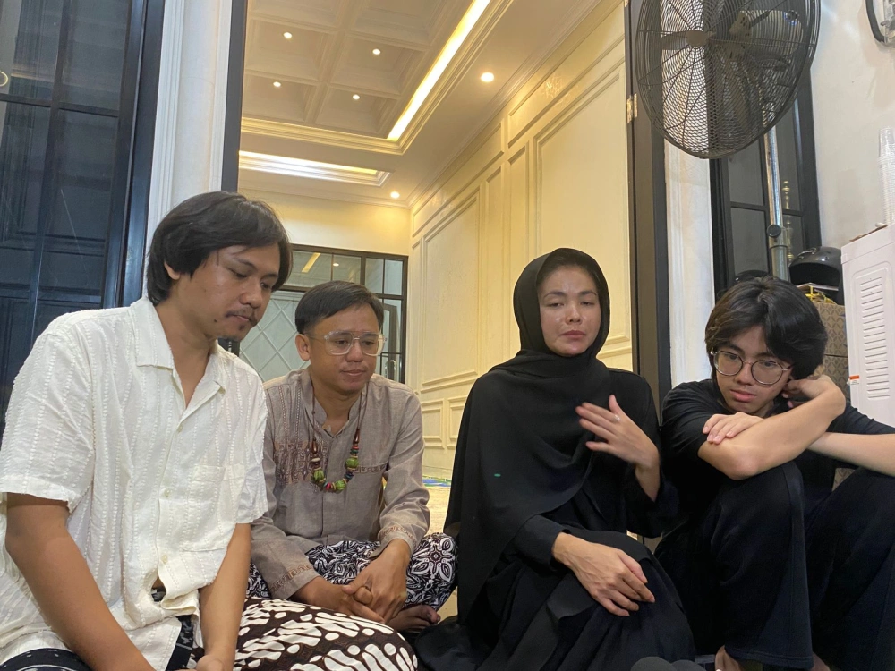 Karina Ranau ketika ditemui di kediaman pribadinya di kawasan Jagakarsa, Jakarta Selatan, Rabu (10122025) malam. [FTNews/Selvianus Kopong Basar]