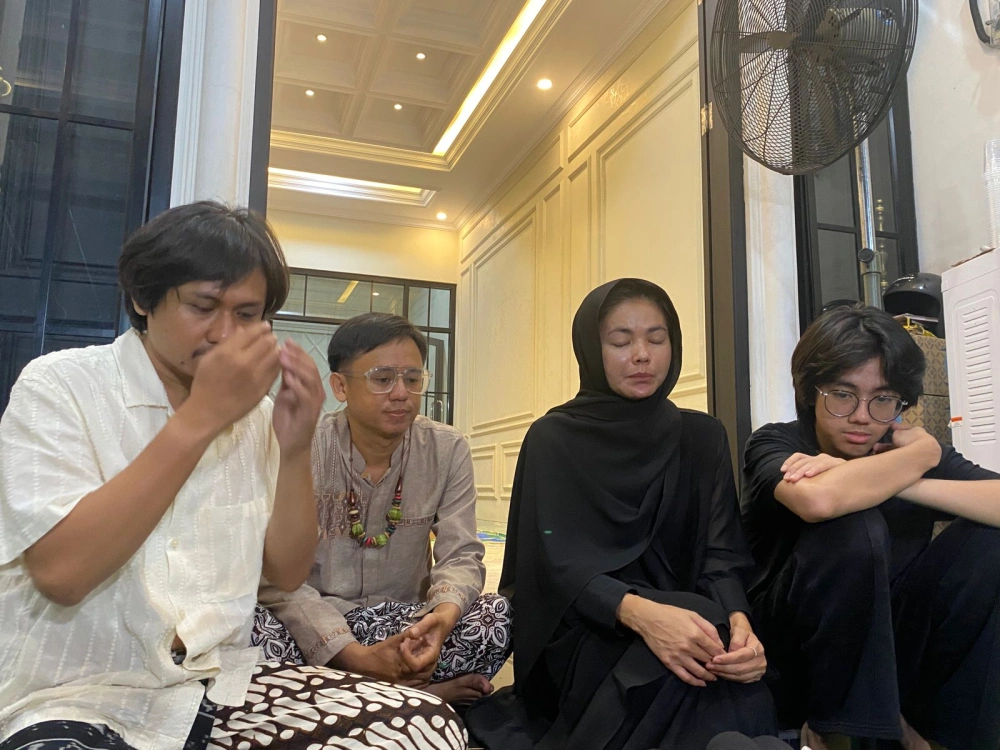 Pecah Tangis di 7 Harian Epy Kusnandar, Karina Ungkap Kenyataan yang Menghujam Hati