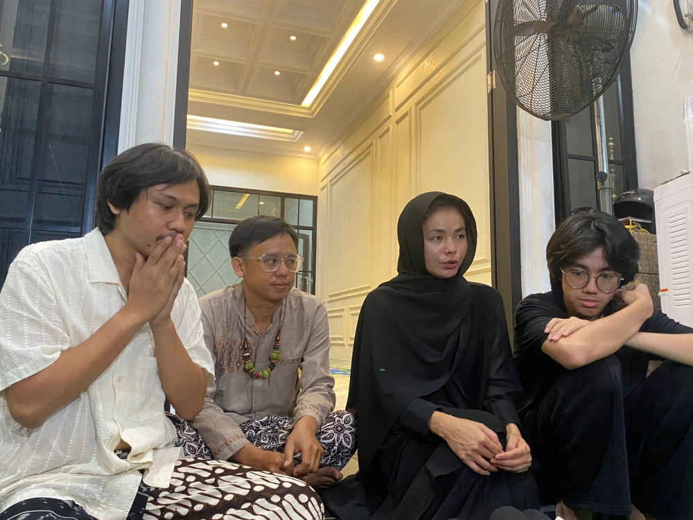 Karina Ranau ketika ditemui di kediaman pribadinya di kawasan Jagakarsa, Jakarta Selatan, Rabu (10122025) malam. [FTNews/Selvianus Kopong Basar]