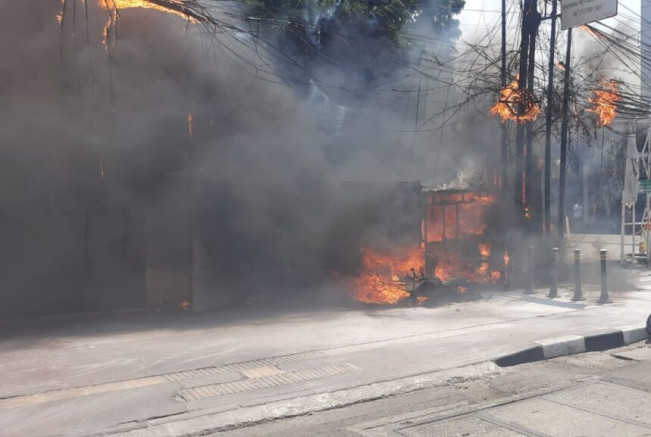 Kebakaran Bengkel Motor di Matraman Diduga karena Bensin Tumpah