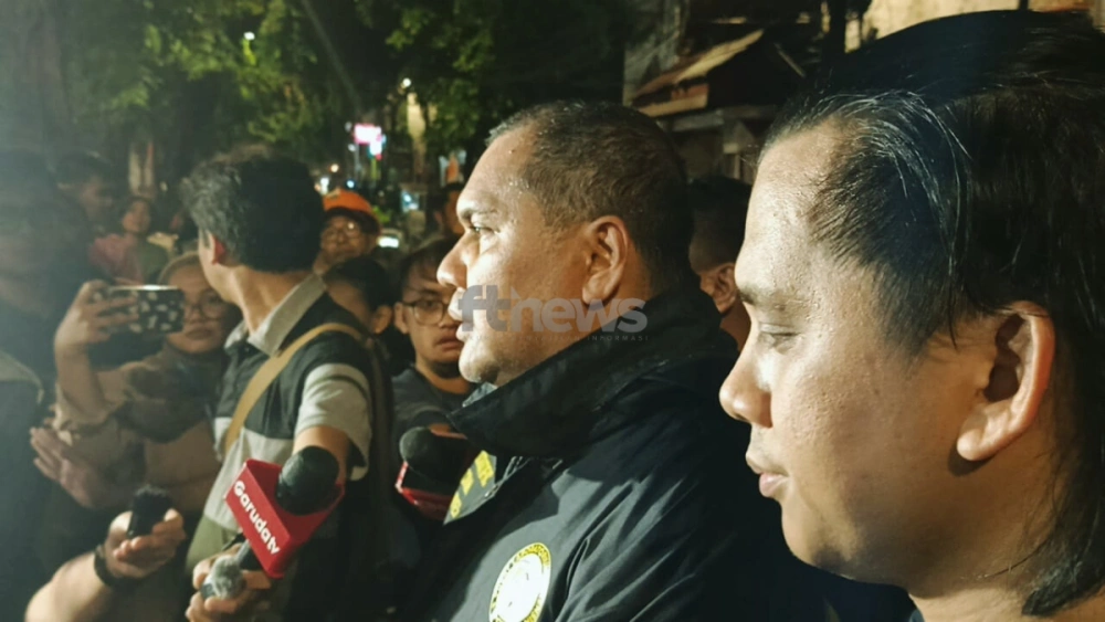 Plt Kabid Puslabfor Mabes Polri, Kombes Pol Romilus Tamtela Hitu, ditemui di lokasi kebakaran Ruko Terra Drone, Kemayoran, Jakarta Pusat, Selasa (9/12/2025) malam. [FTNews.co.id/Selvianus Kopong Basar]