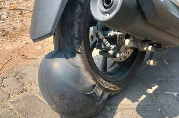 Jarang Disadari, 4 Kebiasaan Ini Bikin Ban Motor Cepat Benjol dan Rusak