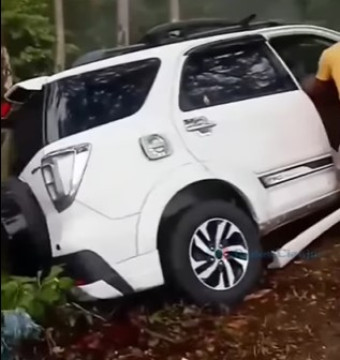 Kecelakaan tunggal di Jalan Raya Kampung Bipak Cianjur. (Instagram @radar_cianjur)