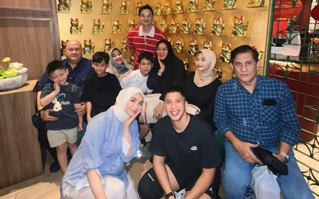 Keluarga Rezky Aditya. (Instagram/@thereal_rezkyadhitya)