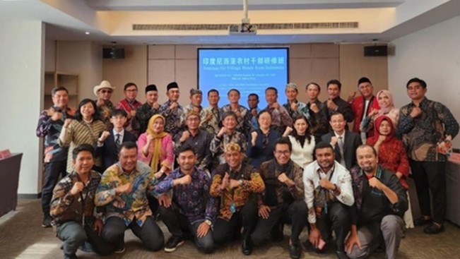Belajar Entaskan Kemiskinan dan Bangun Desa, 13 Kepala Desa Dikirim ke China