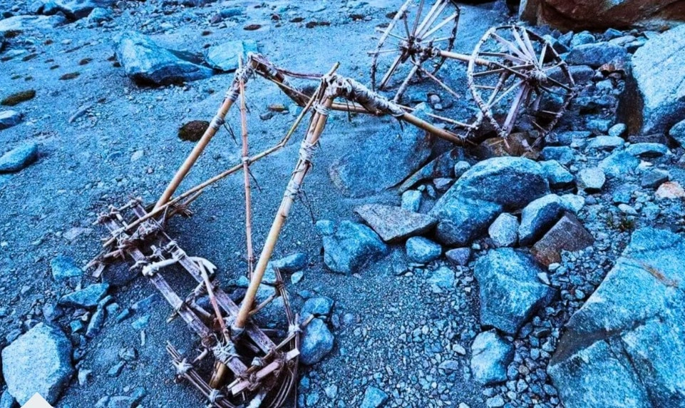 Dunia Arkeologi Guncang, Kereta Bambu Beroda Dua Muncul dari Es Alpen Swiss