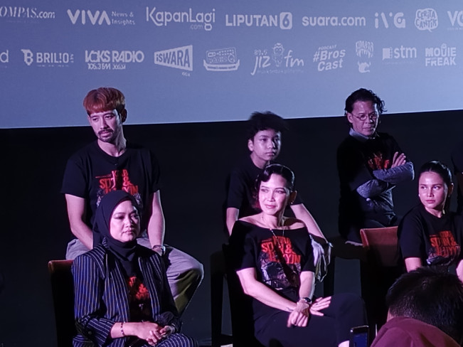 Tarra Budiman, Kawai Labiba saat konferensi pers film Kitab Sijjin dan Illliyyin di Epicentrum, Jakarta Selatan pada Rabu, 9 Juli 2025 (FTNEWS)