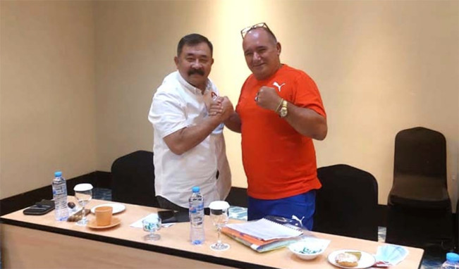 Barbaro Fernandez, Bangkitkan Tinju Indonesia