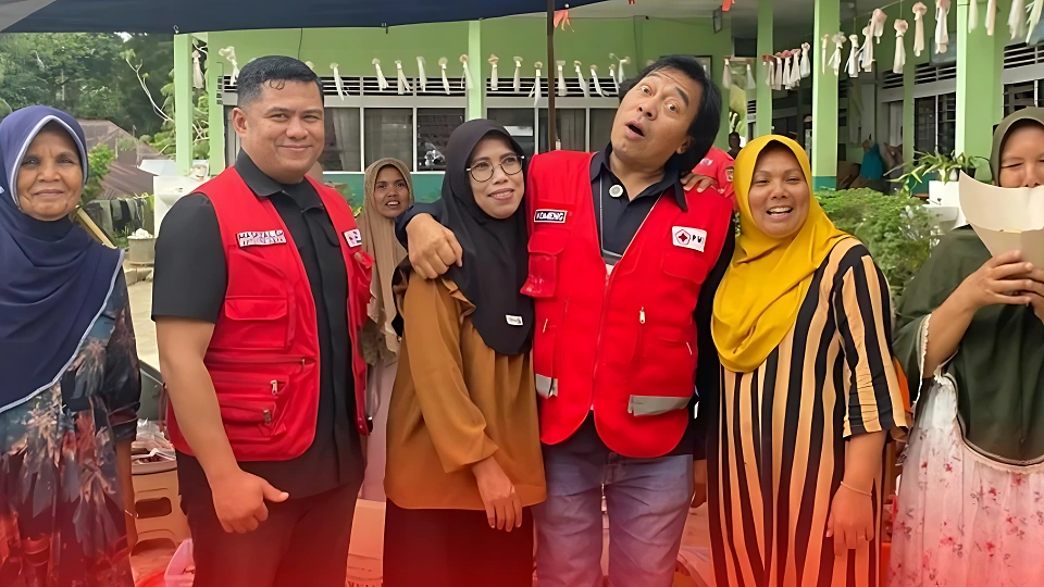 Komeng Turun ke Agam, Hiburan Spontannya Buat Korban Banjir Tersenyum Lagi