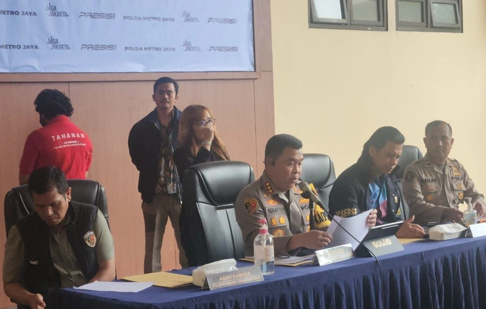 Kapolres Metro Jakarta Pusat Kombes Pol Susatyo Purnomo Condro dalam konferensi pers terkait kebakaran maut ruko Terra Drone. [Ist]