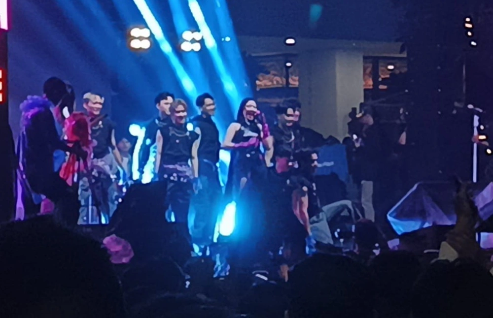 Tiara Andini ikut meramaikan konser sekaligus penggalangan dana tersebut. [FTNews/Selvianus Kopong Basar]