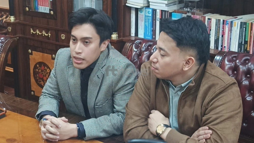 Ditemui kuasa hukum Tasya Farasha di Pengadilan Agama Jakarta Selatan (12/11/2025) [FTNews/Selvianus Kopong Basar]