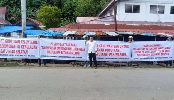 Kunjungan Wapres Ke Nias Diwarnai Aksi Bentang Spanduk Warga