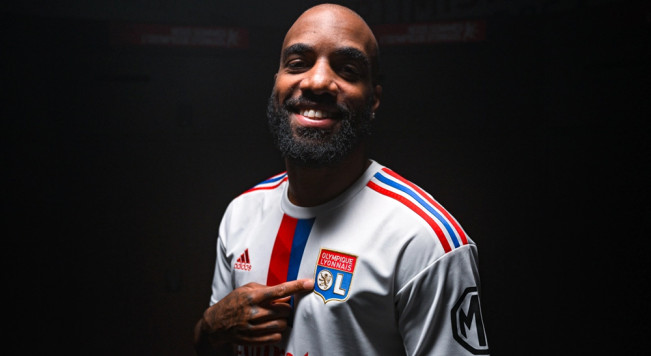 Teken Kontrak Hingga 2025, Lacazette Balik Kandang ke Lyon