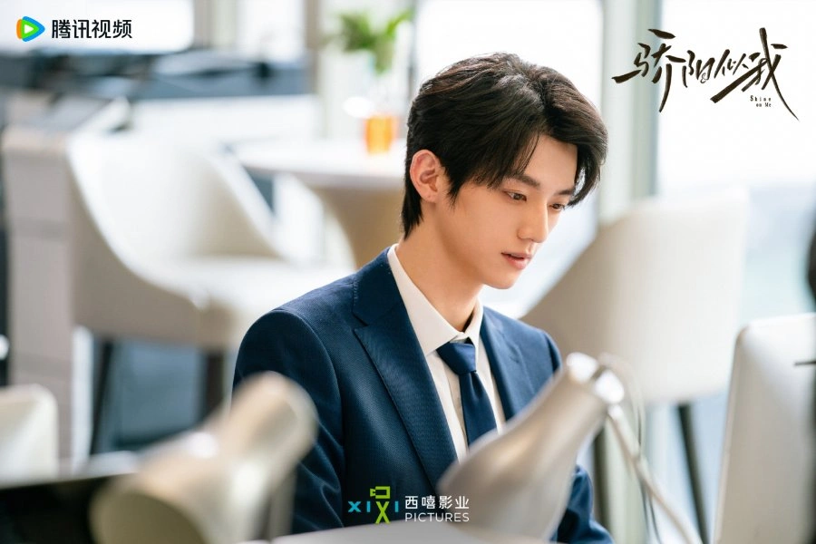 Lai Wei Ming pernah bermain di  When I Fly Towards You hingga Fangs of Fortune. [WeTV]