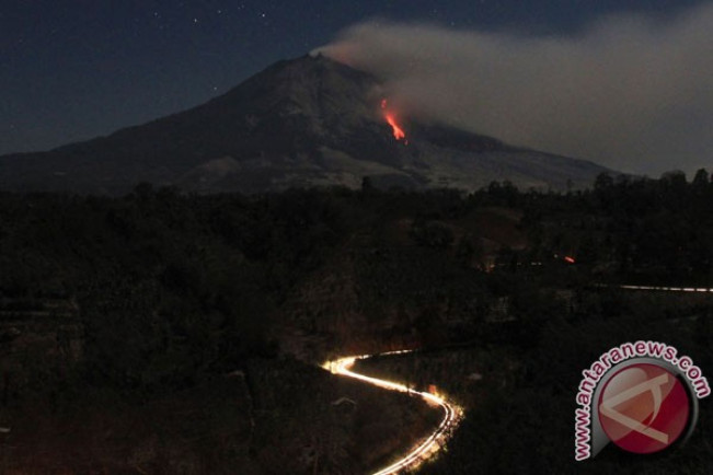 Ada Petir saat Gunungapi Erupsi, Ternyata Ini Pemicunya