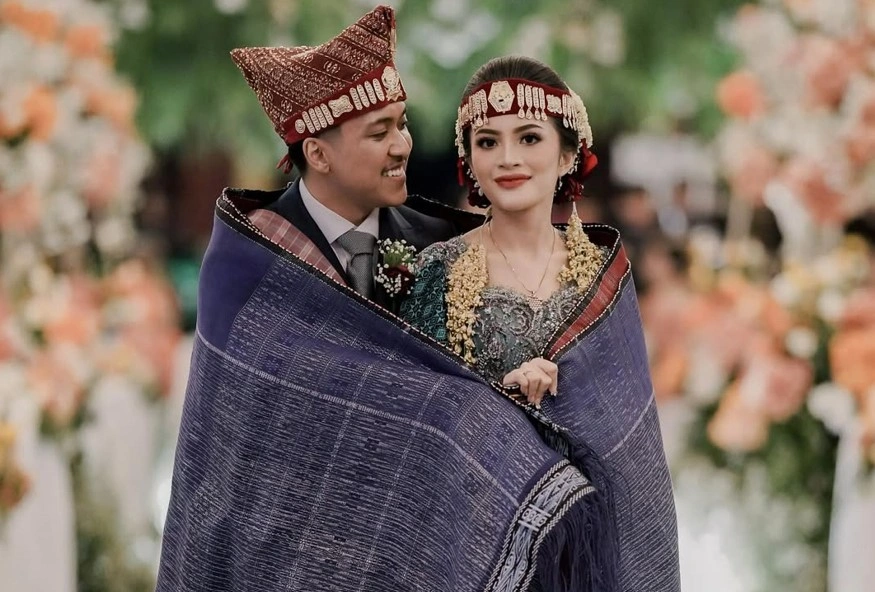 Bukan Sekadar Cantik, Ini Biodata dan Agama Lily Kenzie, Resmi Jadi Istri Abenk TNP