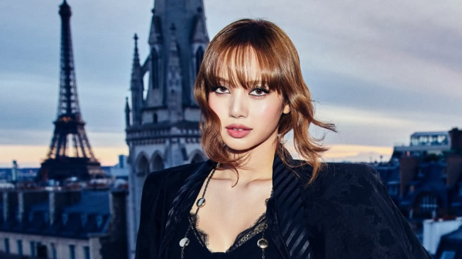 Telinga Lisa Berdarah, Penggemar Cemas di Tengah Ketegangan dengan YG