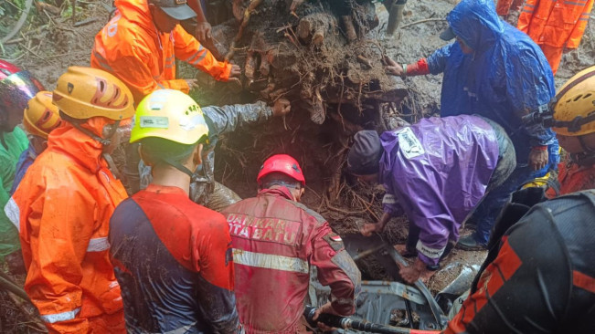 Kemensos Berikan Bantuan untuk Evakuasi dan Dapur Umum di Lokasi Longsor Mojokerto