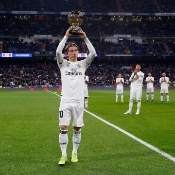 Luka Modric juga diganjar Ballon d'Or atas performa apiknya dengan Real Madrid. (Instagram/@lukamodric10)