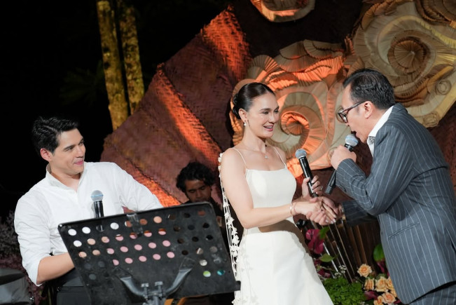 Ari Lasso di nikahan Luna Maya dan Maxime Bouttier. (Instagram/ari_lasso)