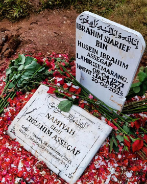 Makam Ibrahim Sjarief Assegaf dan Namiyah. (Instagram)