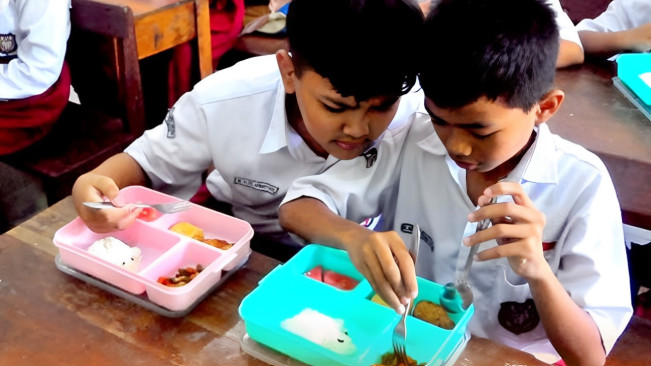 Intip Menu Program Makan Bergizi Gratis di Tiap Daerah, Hanya Dengan Biaya Rp10 Ribu per Anak