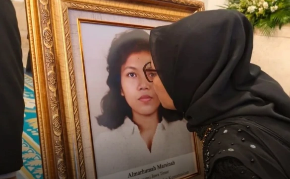 Potret Marsinah dalam acara penganugerahan gelar Pahlawan Nasional.