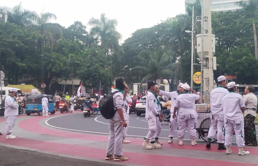 Massa Reuni Akbar 212 mulai memadati kawasan Monas, Jakarta Pusat, Selasa (2/12/2025). [FTNews.co.id/Selvianus Kopong Basar]