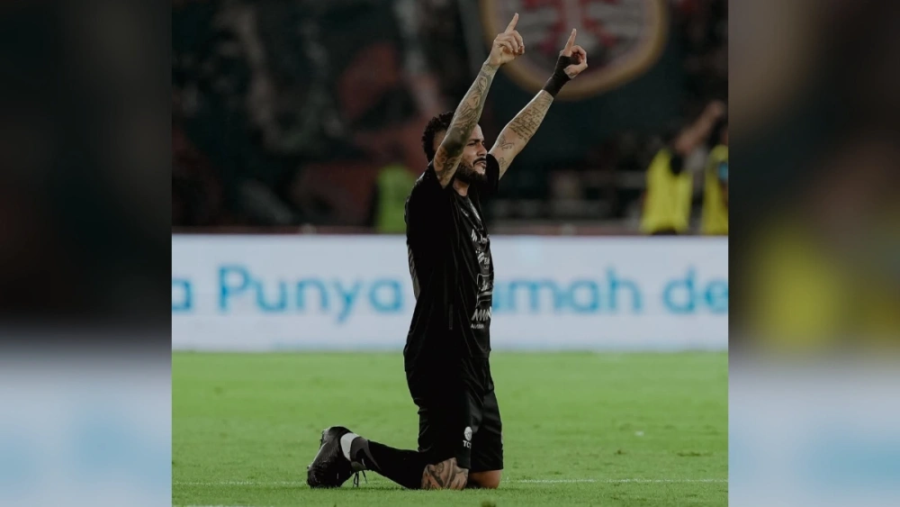Selebrasi gol Maxwell memecah kebuntuan gol bagi Persija Jakarta saat menghadapi PSIM Yogyakarta di GBK, Jakarta, Jumat (28/11/2025) malam. [Instagram @persija]