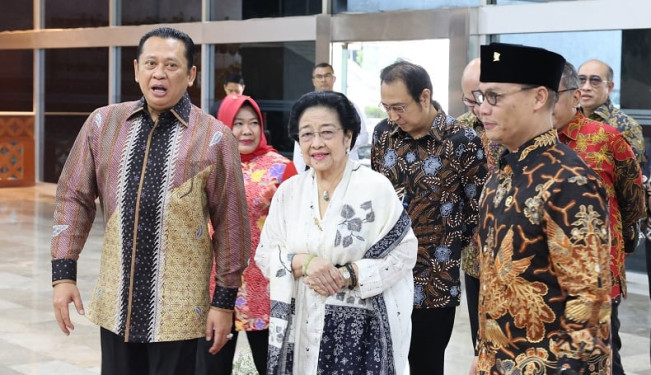 Cerita Megawati Pergi Kuliah Ketemu Jenderal Hoegeng: Masa KapolriNaik Sepeda
