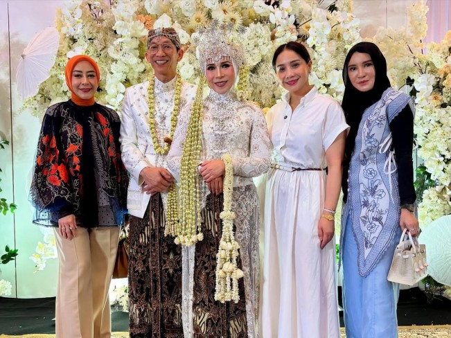 Anniversary ke-30, Melly Goeslaw dan Anto Hoed Tampil Layaknya Pengantin Baru