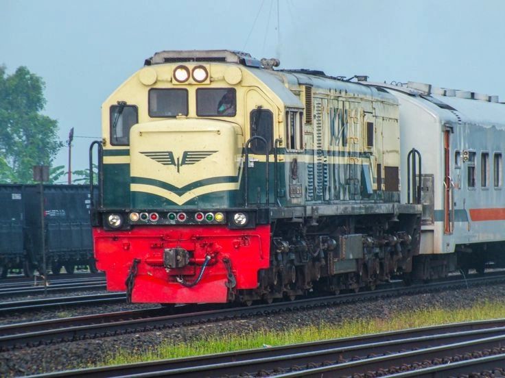 Mobilitas Nataru 2025 Meningkat 86 Persen Tiket Kereta Api Ludes