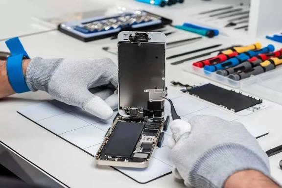 Jangan Panik Kalau Rusak, 3 Smartphone Ini Paling Cepat dan Mudah Diperbaiki