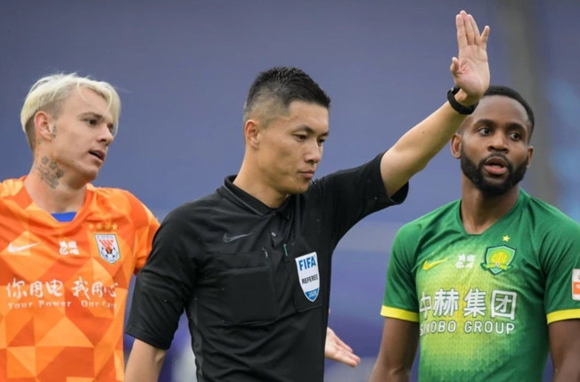 China Larang Instagram, Netizen Salah Akun Wasit Shen Yinhao