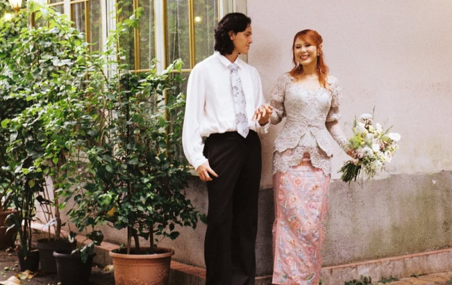 Potret Lamaran Nadin Amizah dan Adik Sheila Dara, Romantis!