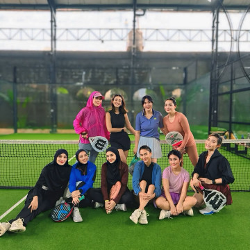 Nagita Slavina Saat Bermain Padel dengan Teman-teman Artis (instagram/@zaskiasungkar15)