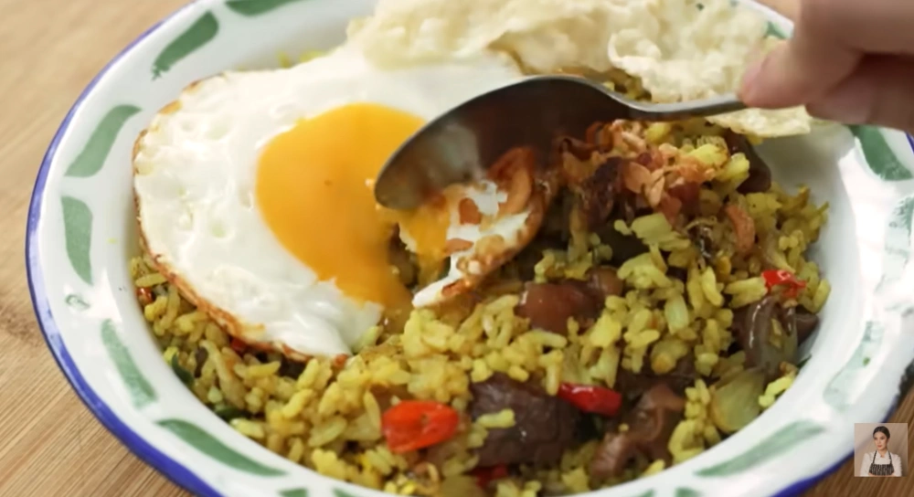 Nasi Goreng Terasi ala Chef Devina Hermawan. [youtube]