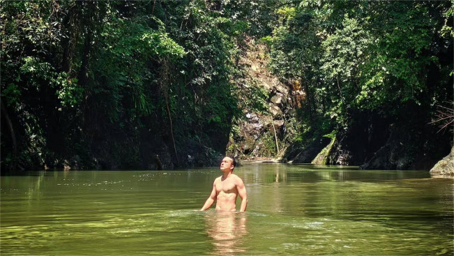 Lokasi Foto Teranyar Nicholas Saputra Berenang Telanjang Dada Ternyata Surga Tersembunyi di Sumatera Utara