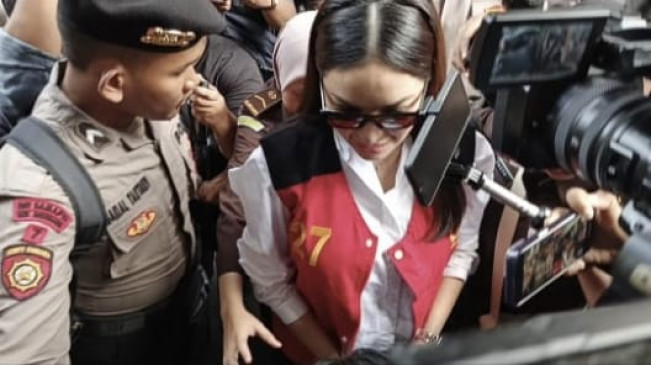 Batal Gugat Reza Gladys Rp100 Miliar, Nikita Mirzani Pilih Hadapi TPPU Dulu