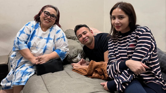 Aa Raffi dan Mama Gigi Jenguk Mami Nunung, Dikasih Transferan Nominalnya Dibuat Diam