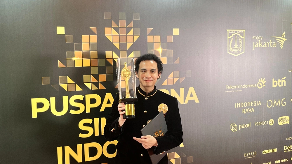 Dalam pidato kemanangannya, Omara Esteghlal mengucapkan terima kasih untuk sang kekasih Prilly Latuconsina. [FTNews/Raka]