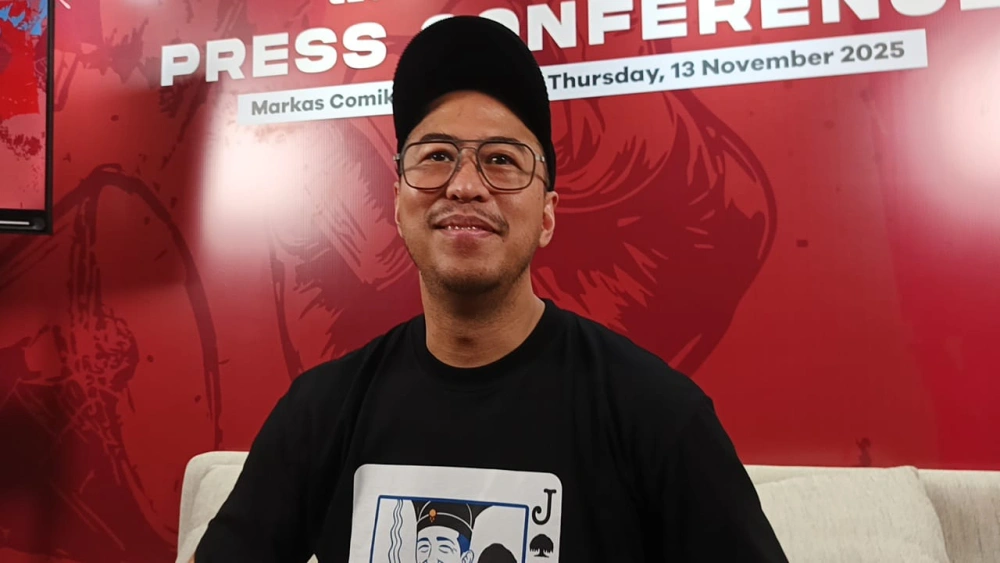 Pandji Pragiwaksono berikan klarifikasi terkait sanksi adat (13/11/2025) [FTNews/Selvianus Kopong Basar]