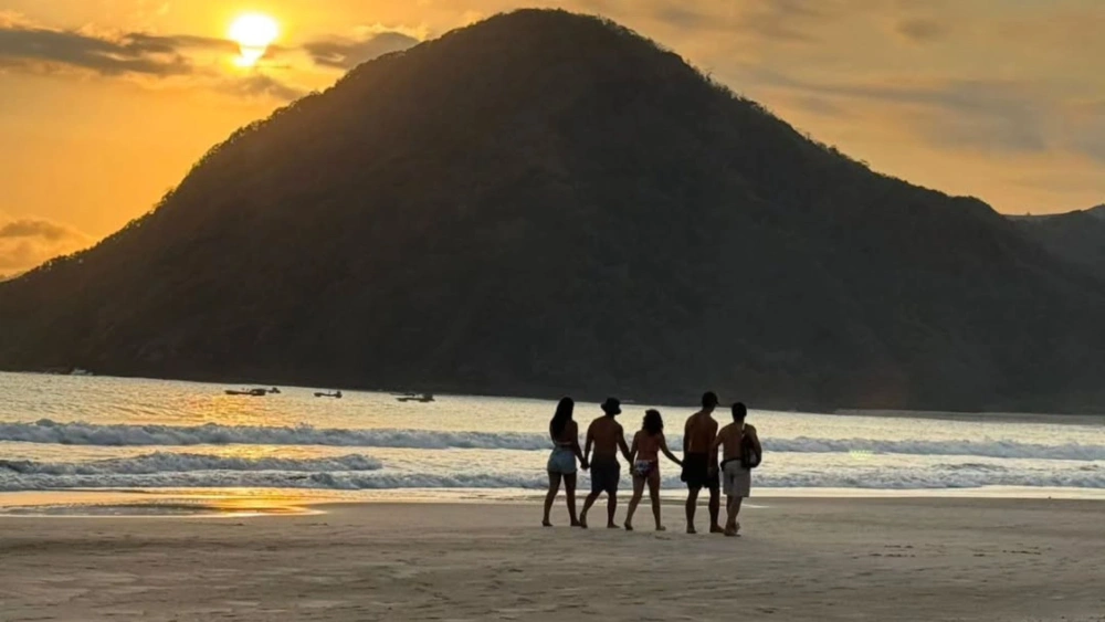 Pantai Selong Belanak. [ig @robertoflammia]