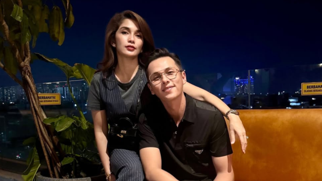 Ussy Sulistiawaty Rayakan Ulang Tahun ke-45, Dapat Kejutan Romantis dari Andhika